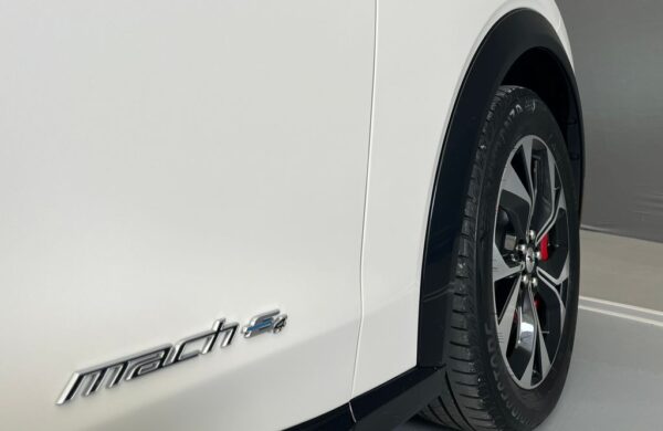 Ford Mustang Mach-E Standard Range AWD, SoH 93,1 %, nabídka b2f79001-c830-44bc-8ce4-60faf976bcb0