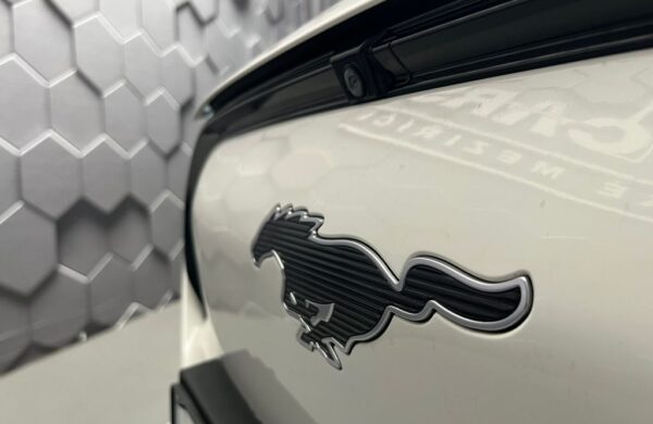 Ford Mustang Mach-E Standard Range AWD, SoH 93,1 %, nabídka b2f79001-c830-44bc-8ce4-60faf976bcb0
