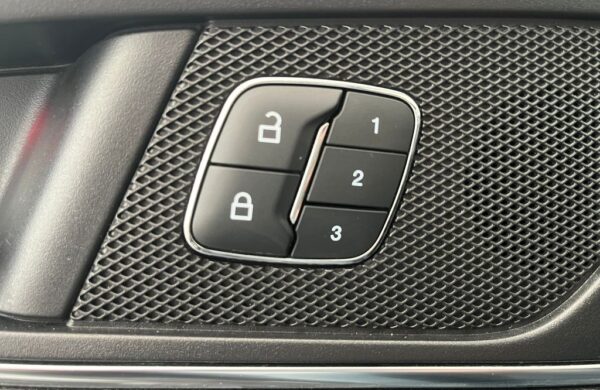 Ford S-Max 2.5 Duratec FHEV ST-LINE, nabídka 8101628f-7747-48b1-b591-18fd458989e4