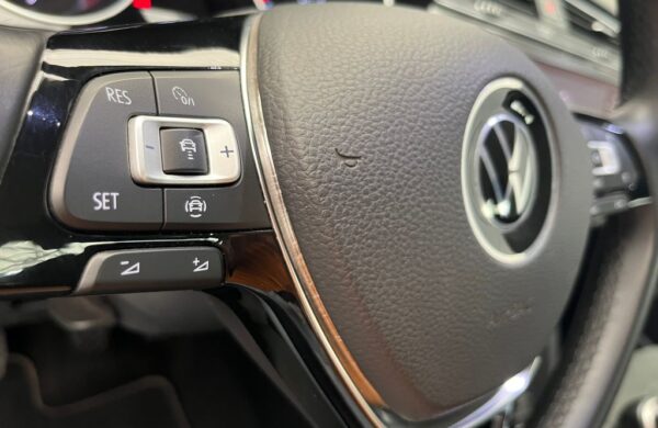Volkswagen Touran 2.0 TDI  Highline  Webasto, nabídka eb2735cc-8aa2-45c5-bb09-9a59a6eca0b3