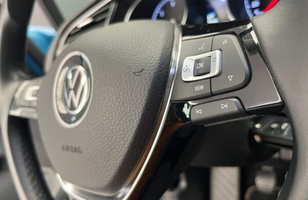 Volkswagen Touran 2.0 TDI  Highline  Webasto, nabídka eb2735cc-8aa2-45c5-bb09-9a59a6eca0b3