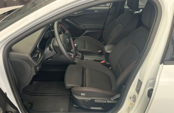 Ford Focus 2.0 EB ST-Line  manuál, nabídka 6e59c723-c775-49b9-871b-0b8e0e5b8923