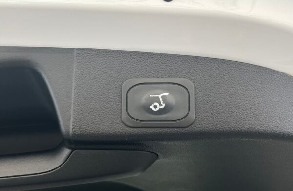Ford Focus 2.0 EB ST-Line  manuál, nabídka 6e59c723-c775-49b9-871b-0b8e0e5b8923
