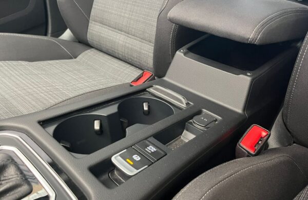 Volkswagen Passat 2.0 TDi LED SVĚTLA, DSG, CEBIA, nabídka d4f2ddad-7219-478e-a8cf-9e6ac84450d2