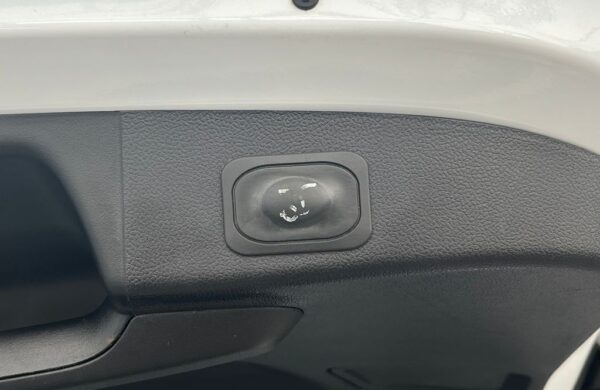 Ford Focus 2.0 EB Titanium LED, nabídka 45f6504b-1eb4-4a36-bef6-af132e484cb6