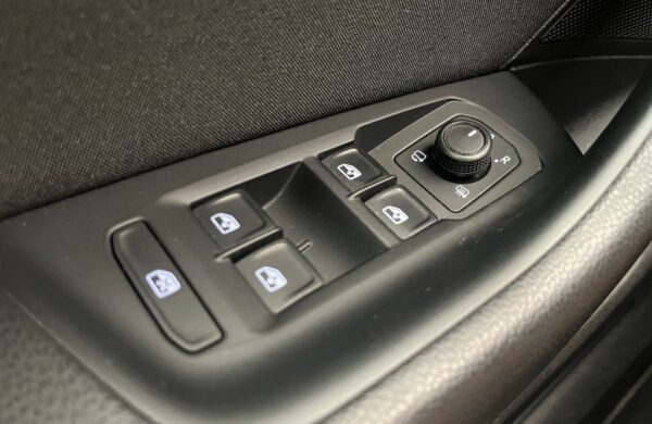 Volkswagen Passat 2.0 TDi LED SVĚTLA, DSG, CEBIA, nabídka d4f2ddad-7219-478e-a8cf-9e6ac84450d2