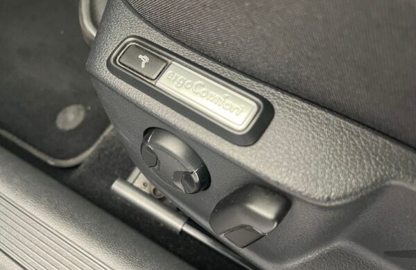 Volkswagen Passat 2.0 TDi LED SVĚTLA, DSG, CEBIA, nabídka d4f2ddad-7219-478e-a8cf-9e6ac84450d2