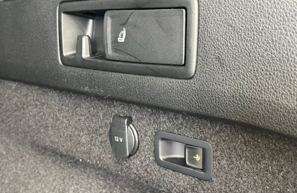 Volkswagen Passat 2.0 TDi LED SVĚTLA, DSG, CEBIA, nabídka d4f2ddad-7219-478e-a8cf-9e6ac84450d2