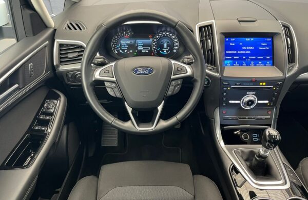 Ford S-Max 2.0 EB Titanium LED manuál, nabídka 57ef9a25-b9ed-4e33-88db-e98197014b0a