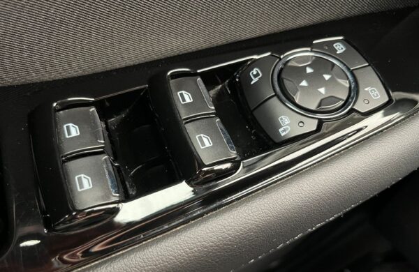 Ford S-Max 2.0 EB Titanium LED manuál, nabídka 57ef9a25-b9ed-4e33-88db-e98197014b0a