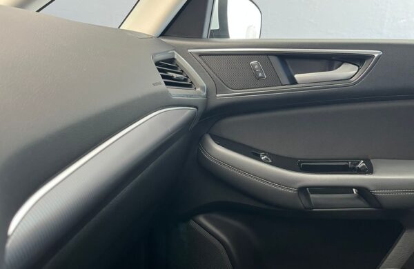 Ford S-Max 2.0 EB Titanium LED manuál, nabídka 57ef9a25-b9ed-4e33-88db-e98197014b0a