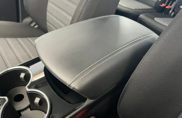 Ford S-Max 2.0 EB Titanium LED manuál, nabídka 57ef9a25-b9ed-4e33-88db-e98197014b0a