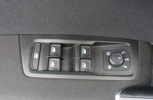 Volkswagen Touran 2.0 TDi  REZERVOVÁNO!, nabídka 9e3876b6-6987-45ea-b70f-2013e7531780