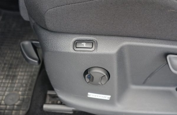 Volkswagen Touran 2.0 TDi  REZERVOVÁNO!, nabídka 9e3876b6-6987-45ea-b70f-2013e7531780