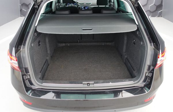 Škoda Superb 2.0 TDi Style NEZ. TOPENÍ, nabídka 593171a8-bcf7-4cf7-a816-304ffdcf6ab6